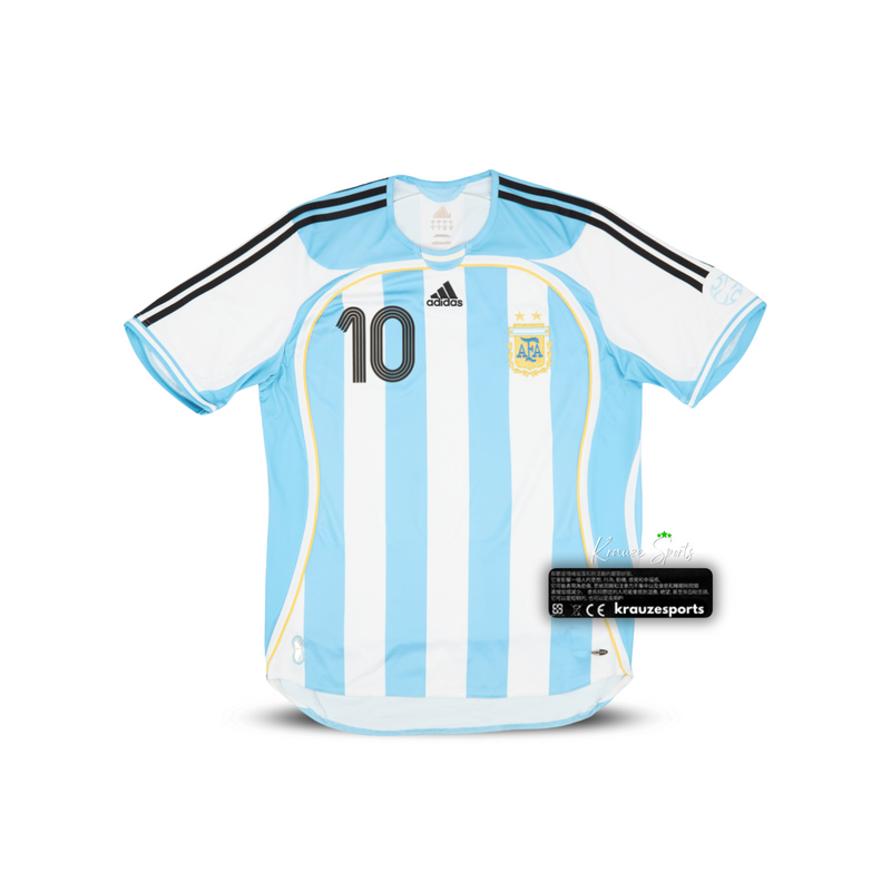 camisa-argentina-2005-2007-camisa-principal-argentina-camisa-de-futebol-camisa-messi-inicio-carreira-camisa-historica-selecao-argentina-camisa-listrada-celeste-e-branca-camisa-classica-adidas-copa-2006-camisa-argentina-edicao-limitada-para-colecionador
