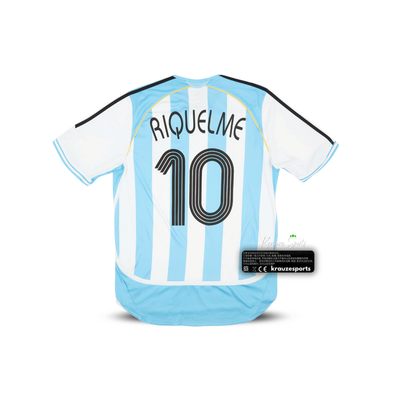 camisa-argentina-2005-2007-camisa-principal-argentina-camisa-de-futebol-camisa-messi-inicio-carreira-camisa-historica-selecao-argentina-camisa-listrada-celeste-e-branca-camisa-classica-adidas-copa-2006-camisa-argentina-edicao-limitada-para-colecionador
