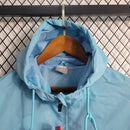 Jaqueta Corta Vento Manchester City 23/24 - Azul e Branca-Krauze Sports